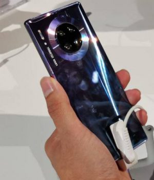 Huawei Mate 30 Pro уступает ранее выпущенным флагманам. SoC Kirin 990 оказалась медленнее Snapdragon 855